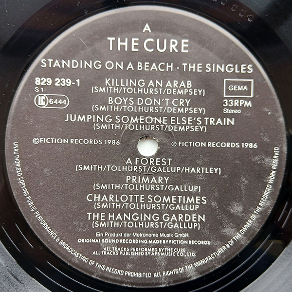 The Cure - Standing On A Beach · The Singles - Obrázek 5
